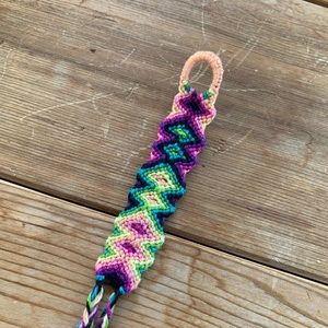 This is a very pretty multicolored keychain!!